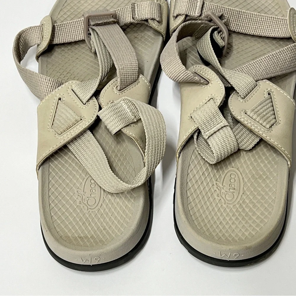 CHACO Women’s S 9 Oatmeal Cream Color Strap Summer beach spring comfort sandal